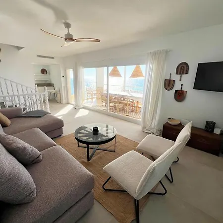 Villa Celia En Primera Linea Del Mar! *
